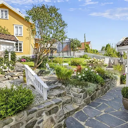 Hébergement de vacances Nice Home In Tvedestrand With Wifi