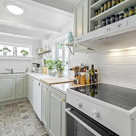 Nice Home In Tvedestrand With Wifi