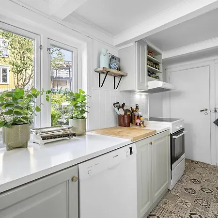 Nice Home In Tvedestrand With Wifi